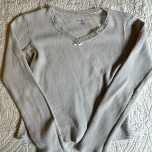 BRANDY MELVILLE: White long sleeve